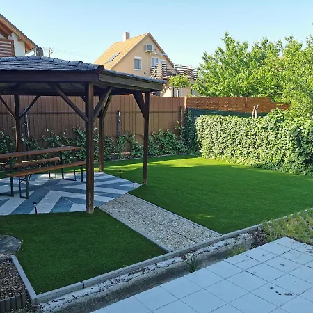Diana Apartman Alsoors Exterior photo