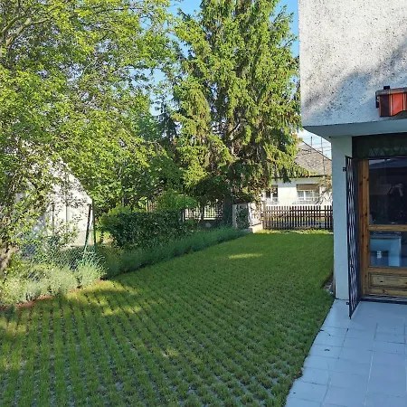 Diana Apartman Alsoors Exterior photo
